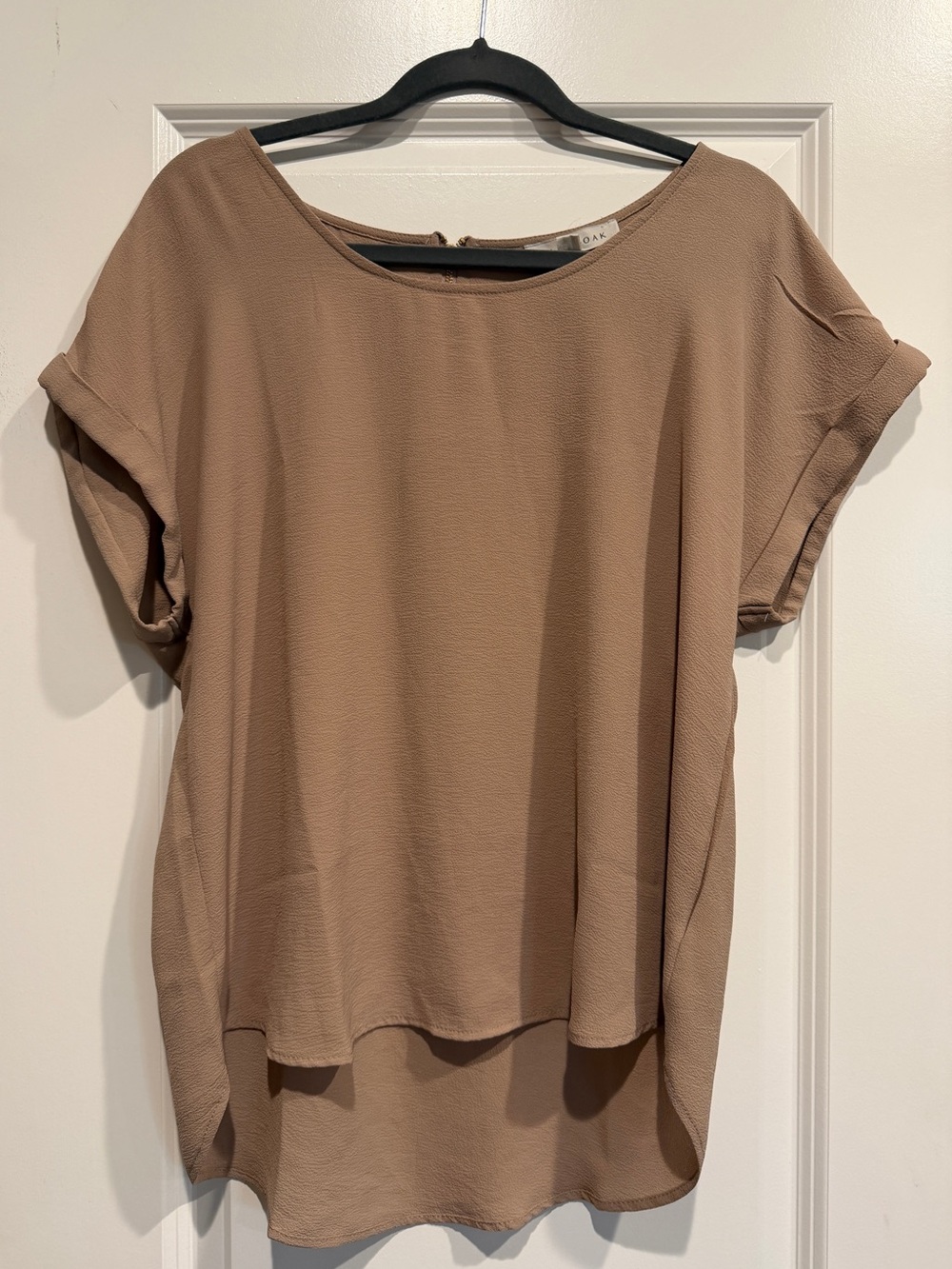 Olive & Oak Taupe Short-Sleeve Scoop Neck Blouse